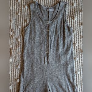 Carly Jean Los Angeles Gray Sleeveless Button-Up Romper-size Medium